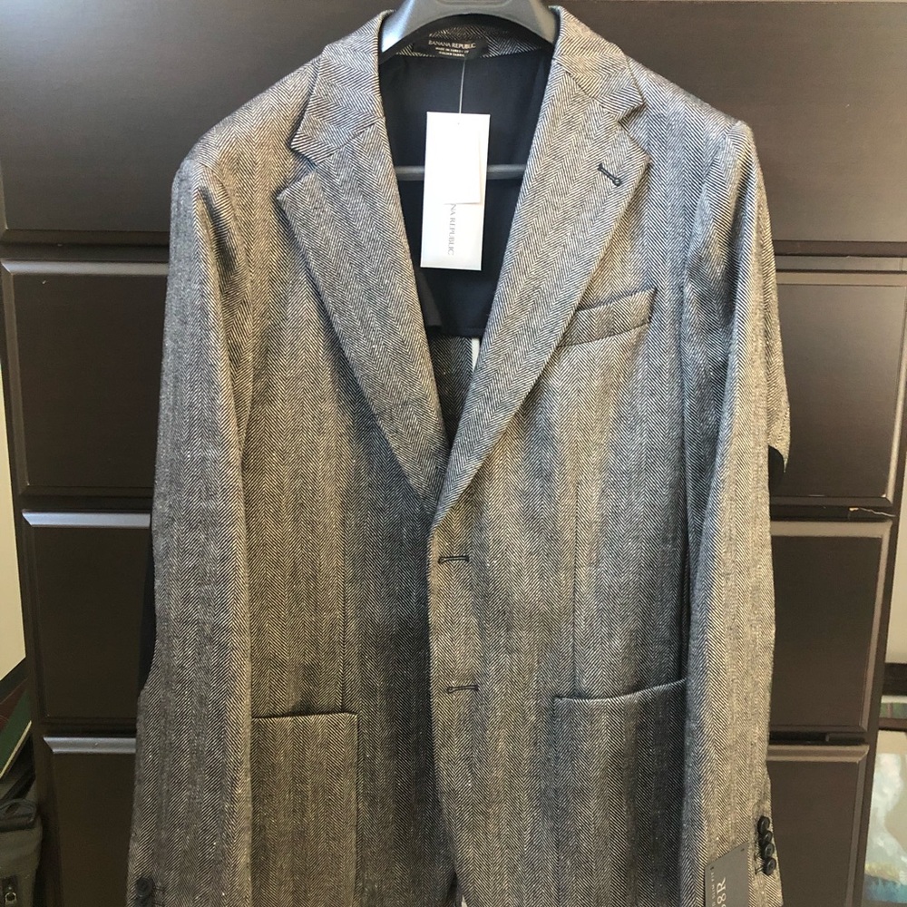 Beautiful herringbone sport jacket. New with tags.